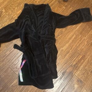 Women's Black Push Robe
